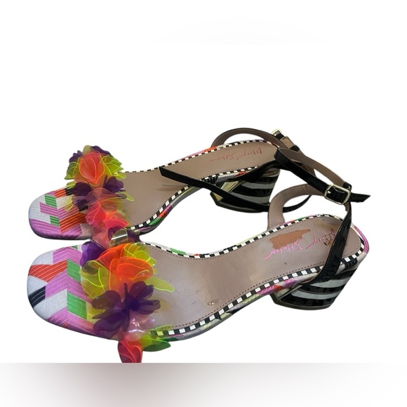 BETSEY JOHNSON the Kove Black and Multicolor Floral Sandals - Picture 4 of 12